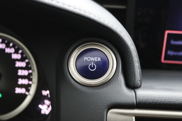 Lexus IS - 300h 25th Edition 38