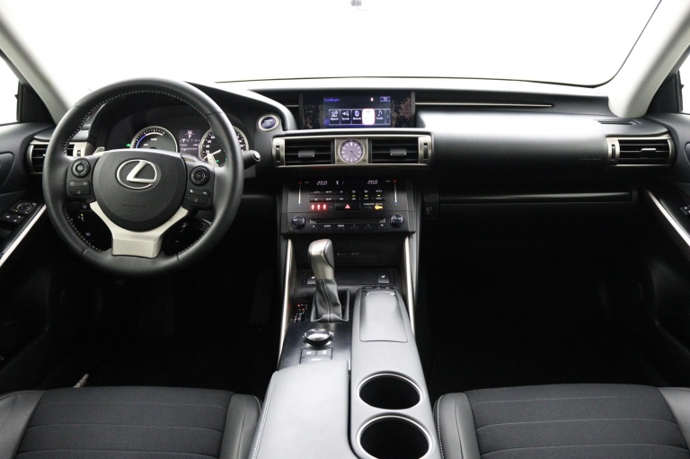 Lexus IS - 300h 25th Edition 4