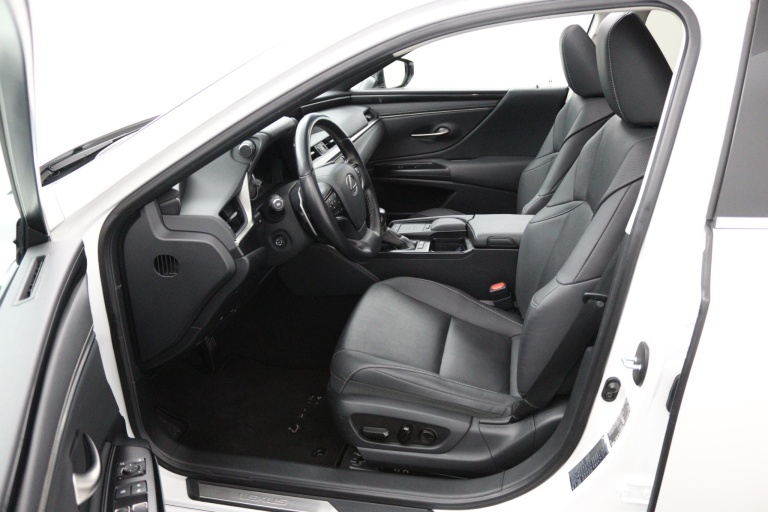Lexus ES - 300h Preference Line 17
