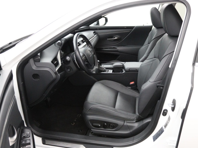 Lexus ES - 300h Preference Line