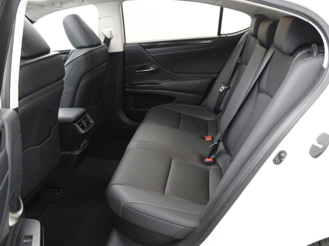 Lexus ES - 300h Preference Line