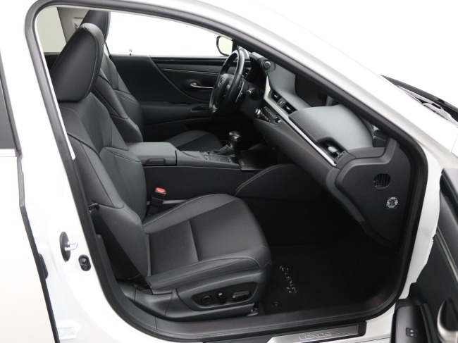 Lexus ES - 300h Preference Line