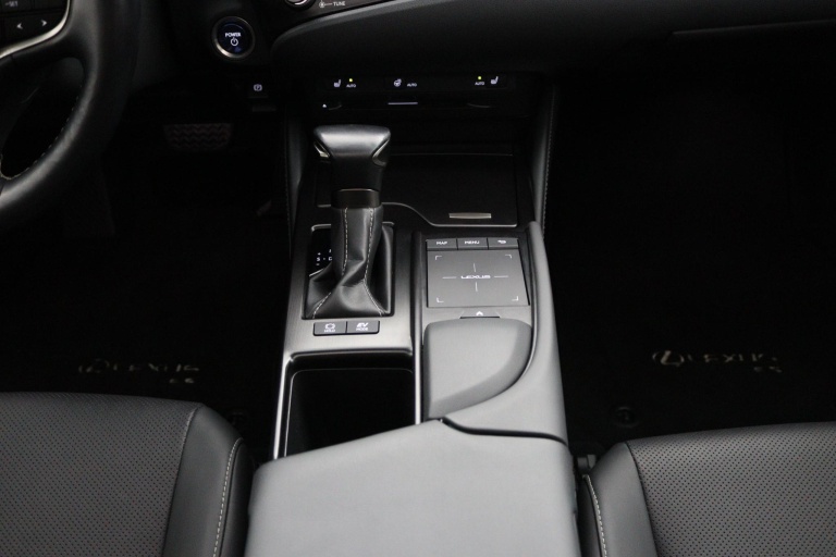 Lexus ES - 300h Preference Line 24