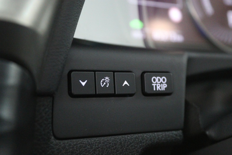 Lexus ES - 300h Preference Line 27