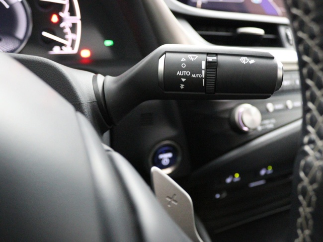 Lexus ES - 300h Preference Line