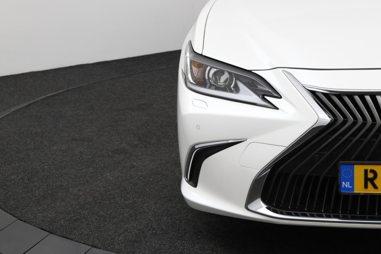 Lexus ES - 300h Preference Line 33