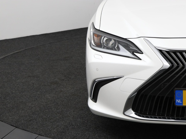 Lexus ES - 300h Preference Line