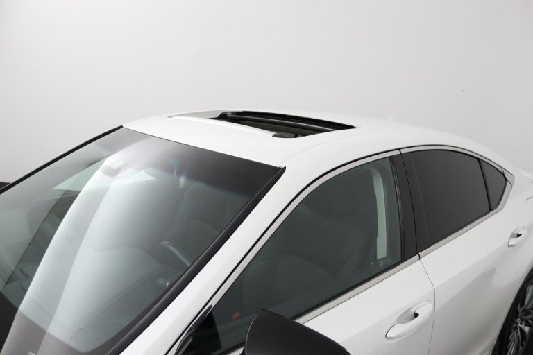 Lexus ES - 300h Preference Line 34