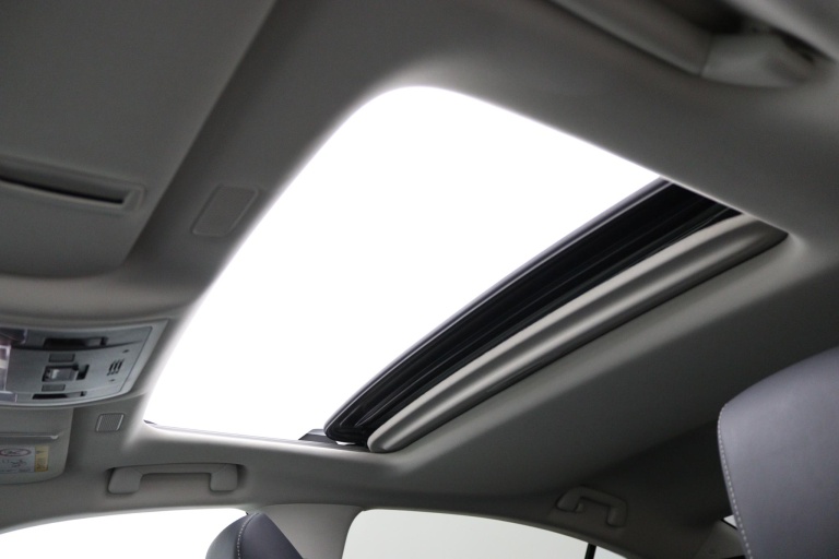 Lexus ES - 300h Preference Line 38