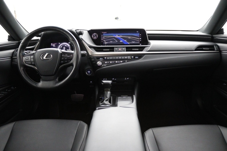 Lexus ES - 300h Preference Line 4