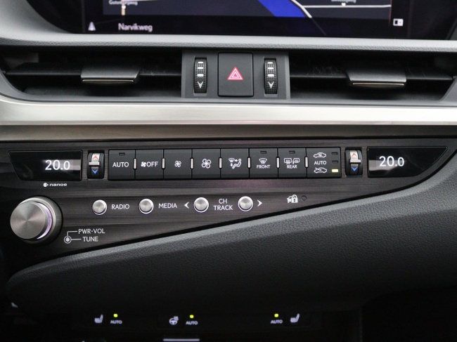 Lexus ES - 300h Preference Line