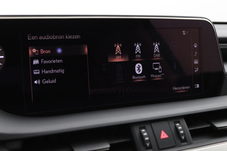 Lexus ES - 300h Preference Line 8