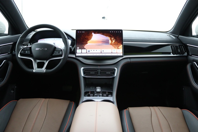 BYD SEAL U - 1.5 T DM-i AWD Design 4