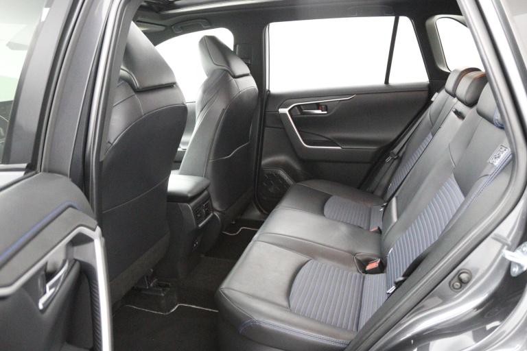 Toyota RAV4 - 2.5 Hybrid Bi-Tone 17