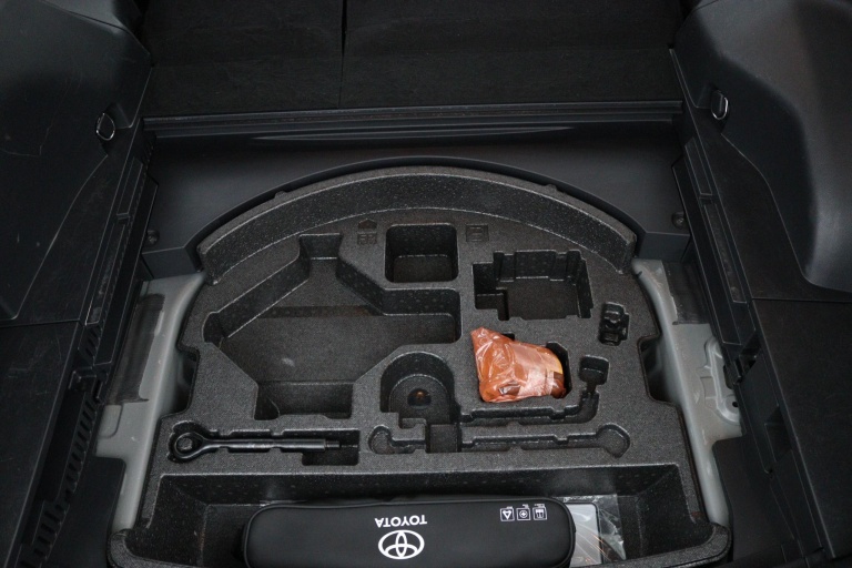 Toyota RAV4 - 2.5 Hybrid Bi-Tone 32