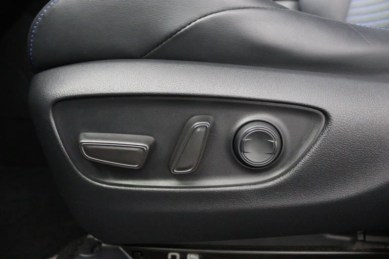 Toyota RAV4 - 2.5 Hybrid Bi-Tone 39