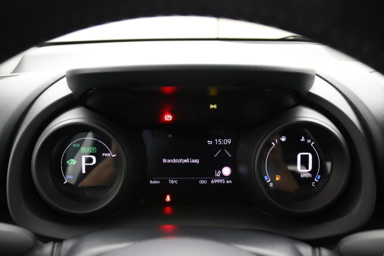 Toyota Yaris - 1.5 Hybrid Dynamic 21