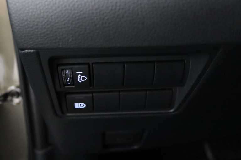 Toyota Yaris - 1.5 Hybrid Dynamic 31