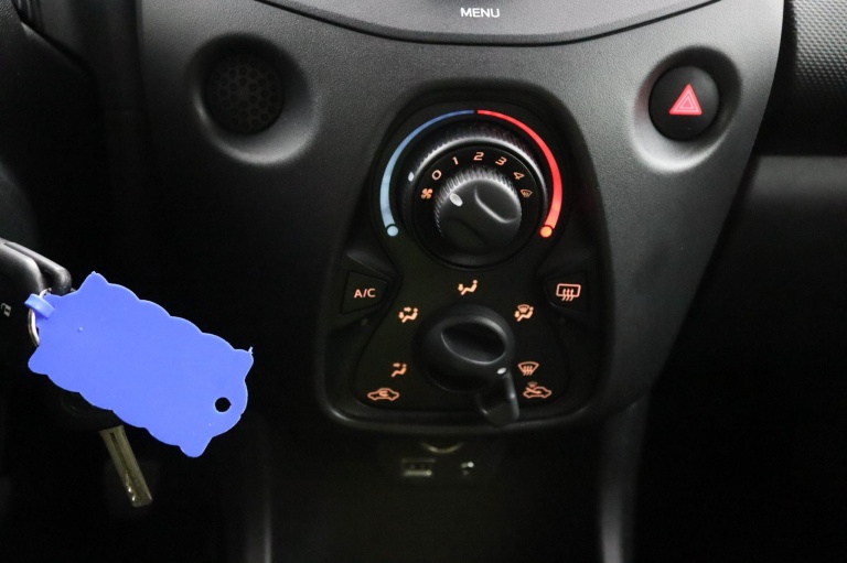 Toyota Aygo - 1.0 VVT-i x-now 14