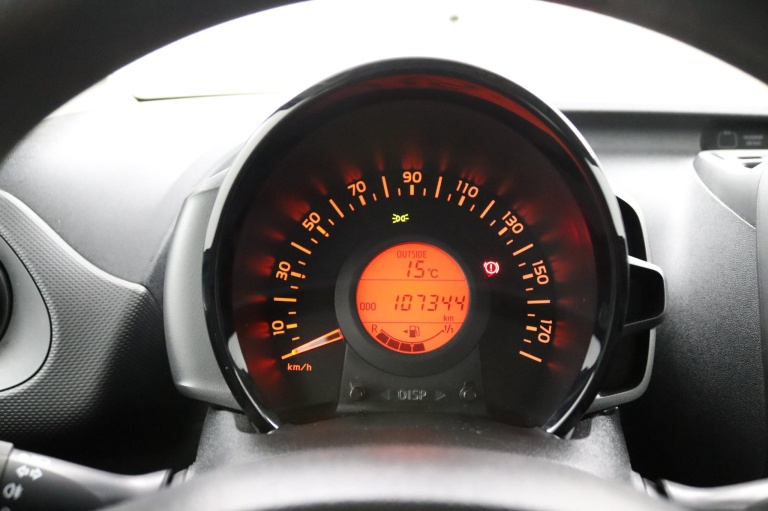 Toyota Aygo - 1.0 VVT-i x-now 18