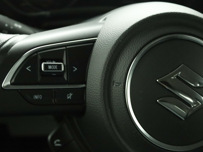 Suzuki Swift - 1.2 Comfort Smart Hybrid