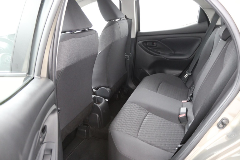 Toyota Yaris - 1.5 VVT-i Business Plus 18