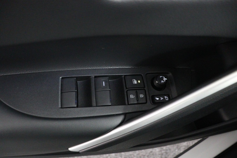 Toyota Corolla Cross - 2.0 High Power Hybrid First Edition 26