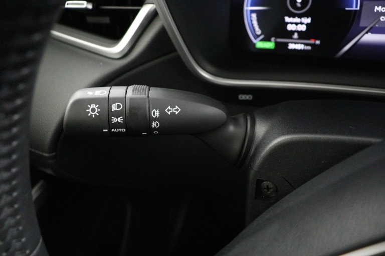 Toyota Corolla Cross - 2.0 High Power Hybrid First Edition 28