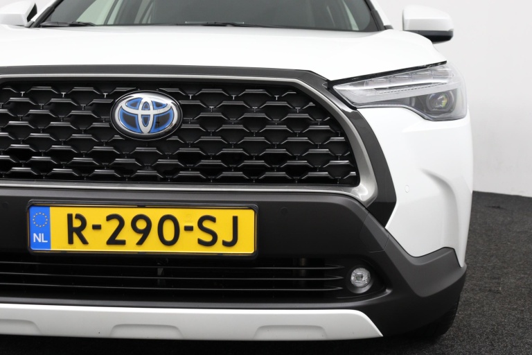 Toyota Corolla Cross - 2.0 High Power Hybrid First Edition 32