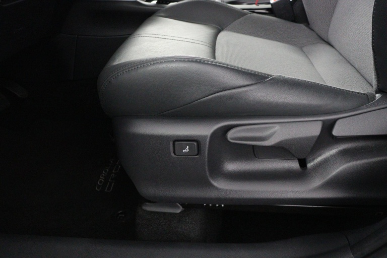 Toyota Corolla Cross - 2.0 High Power Hybrid First Edition 36