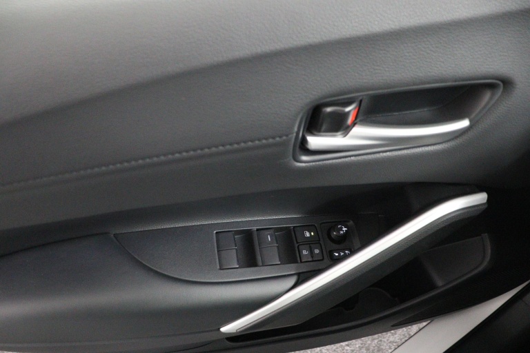 Toyota Corolla Cross - 2.0 High Power Hybrid First Edition 46