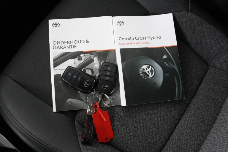 Toyota Corolla Cross - 2.0 High Power Hybrid First Edition 9