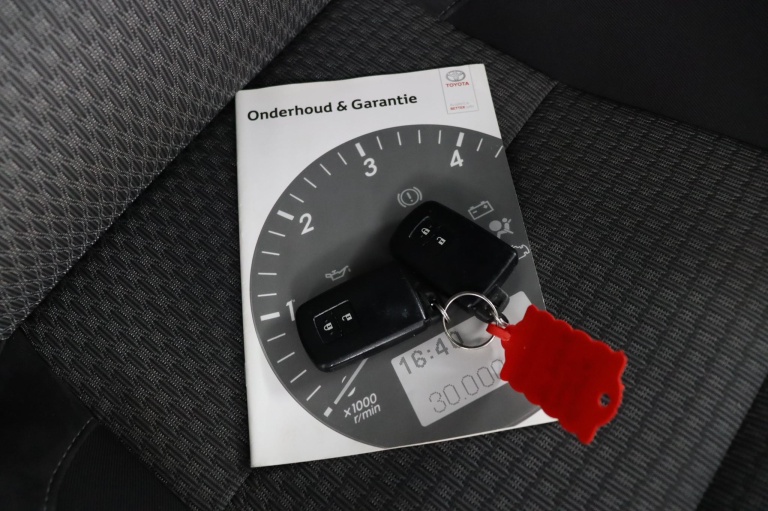 Toyota Auris Touring Sports - 1.8 Hybrid Black Edition 11