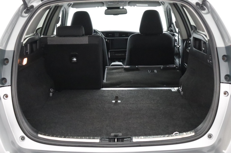 Toyota Auris Touring Sports - 1.8 Hybrid Black Edition 25