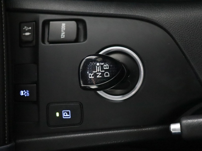 Toyota Auris Touring Sports - 1.8 Hybrid Black Edition