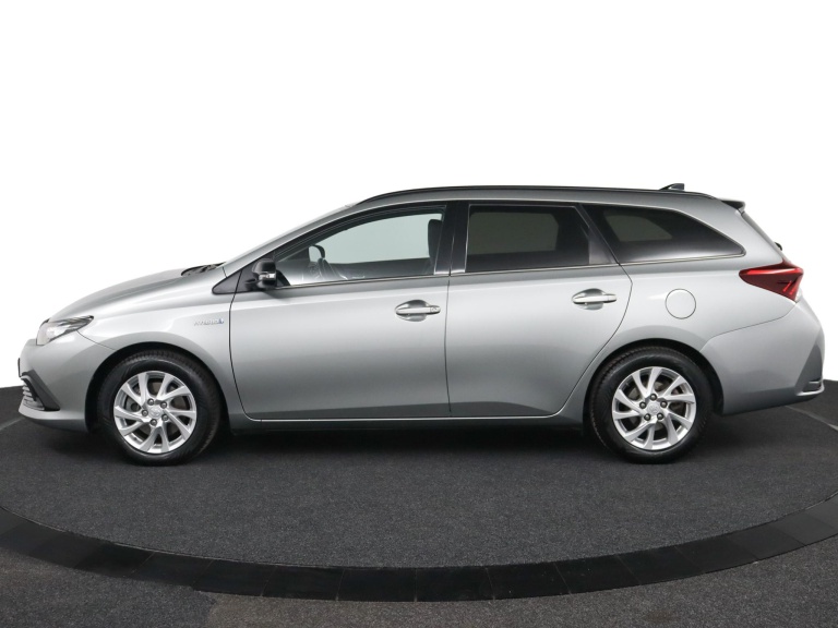 Toyota Auris Touring Sports - 1.8 Hybrid Black Edition 3