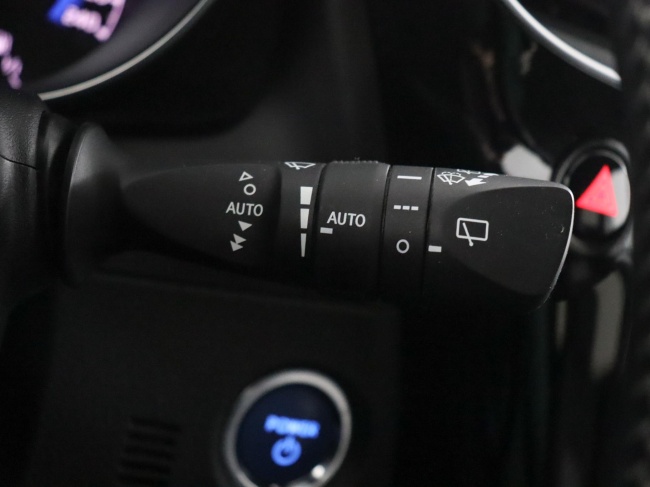 Toyota Auris Touring Sports - 1.8 Hybrid Black Edition