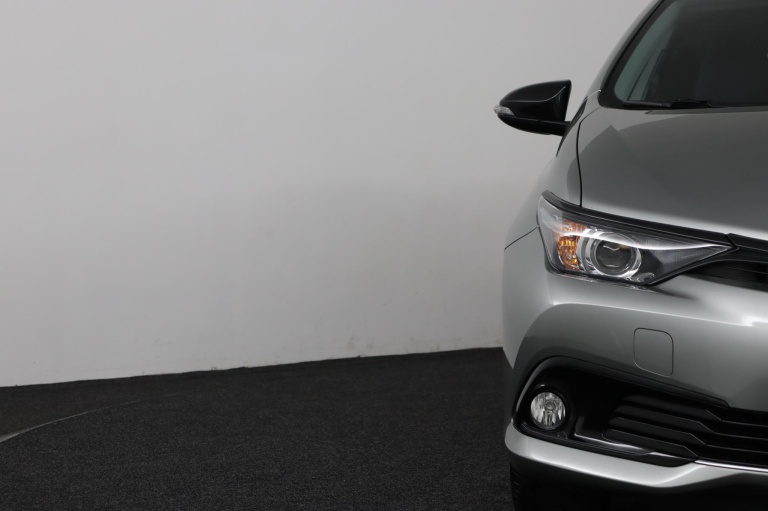 Toyota Auris Touring Sports - 1.8 Hybrid Black Edition 35