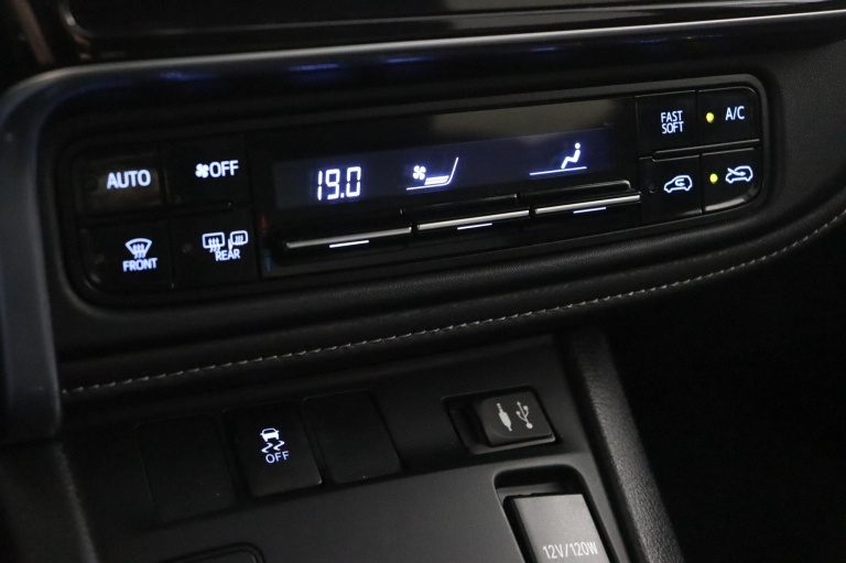 Toyota Auris Touring Sports - 1.8 Hybrid Black Edition 7