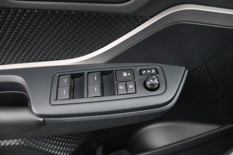 Toyota C-HR - 1.8 Hybrid Business Plus 28