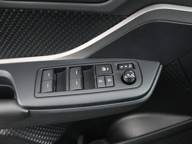 Toyota C-HR - 1.8 Hybrid Business Plus