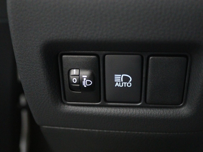 Toyota C-HR - 1.8 Hybrid Business Plus