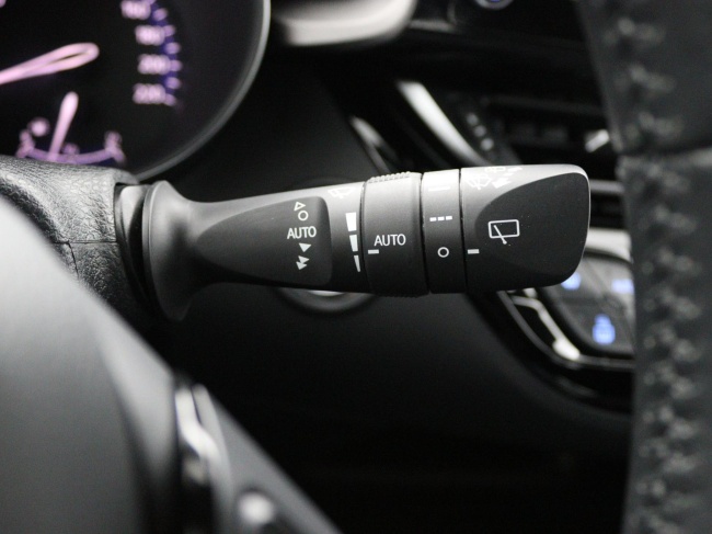 Toyota C-HR - 1.8 Hybrid Business Plus