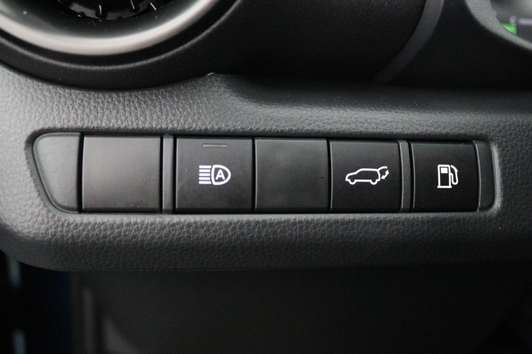 Toyota C-HR - 1.8 Hybrid 140 First Edition 29