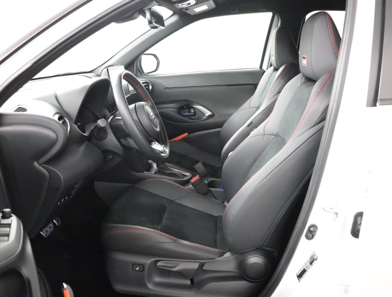 Toyota Yaris Cross - 1.5 Hybrid GR Sport 17