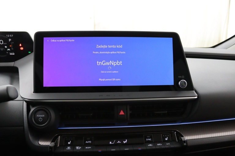 Toyota Prius - 2.0 Plug-in Hybrid 220 Executive Panoramisch dak 12