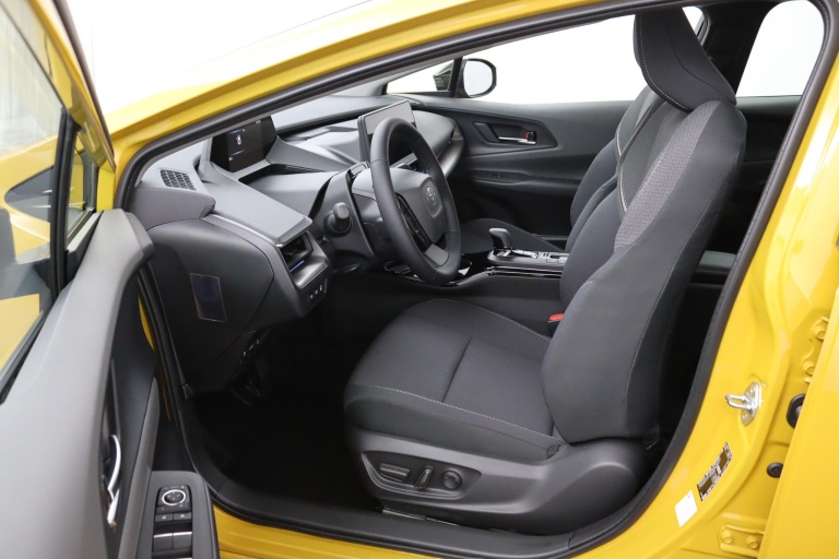 Toyota Prius - 2.0 Plug-in Hybrid 220 Executive Panoramisch dak 16