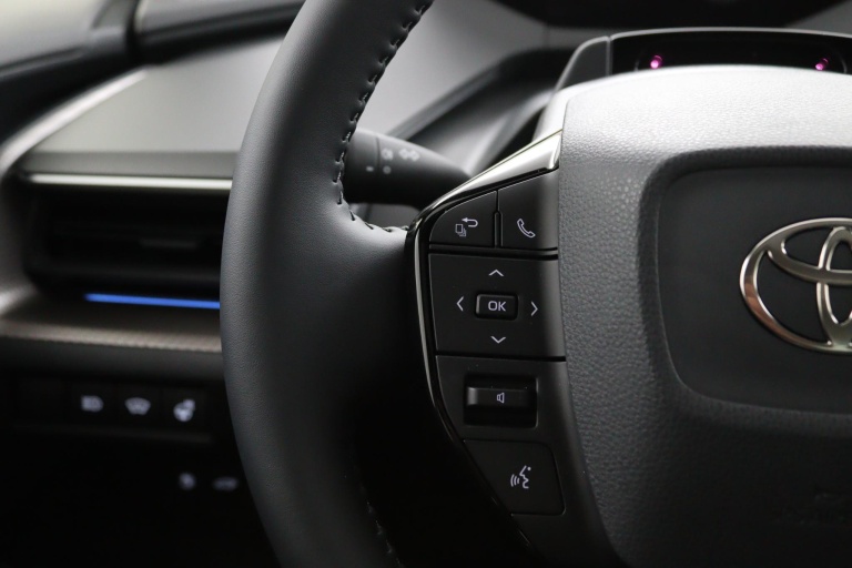 Toyota Prius - 2.0 Plug-in Hybrid 220 Executive Panoramisch dak 18