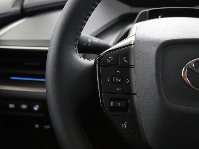 Toyota Prius - 2.0 Plug-in Hybrid 220 Executive Panoramisch dak