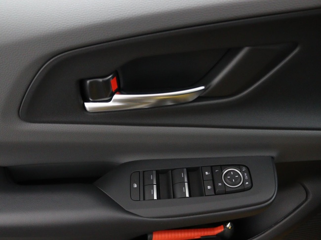 Toyota Prius - 2.0 Plug-in Hybrid 220 Executive Panoramisch dak